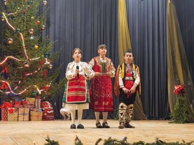 КОЛЕДНА СВЕТЛИНА  12