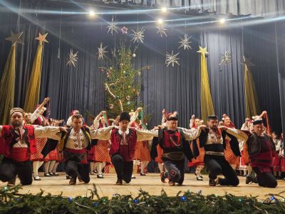КОЛЕДНА СВЕТЛИНА  8