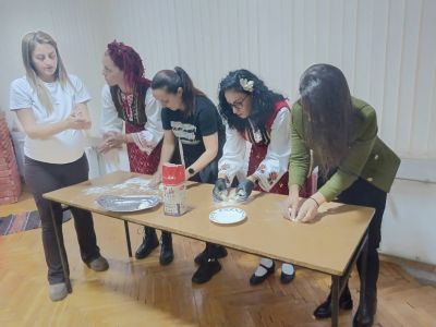 ДЕЦАТА СРЕЩАТ ТРАДИЦИИТЕ 5