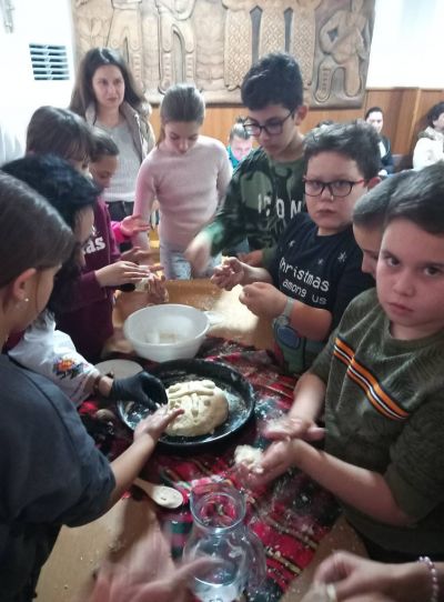 ДЕЦАТА СРЕЩАТ ТРАДИЦИИТЕ 6