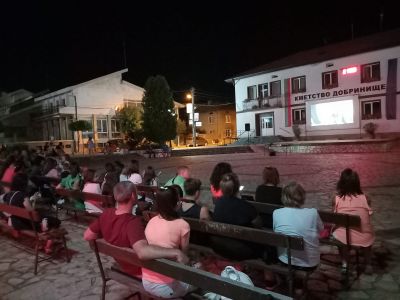ЛЯТНО КИНО В ЦЕНТЪРА НА ДОБРИНИЩЕ 2